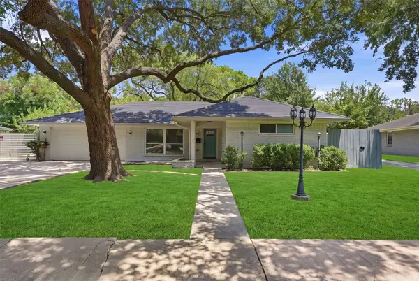 11907 Renwick DR, Houston, TX 77035