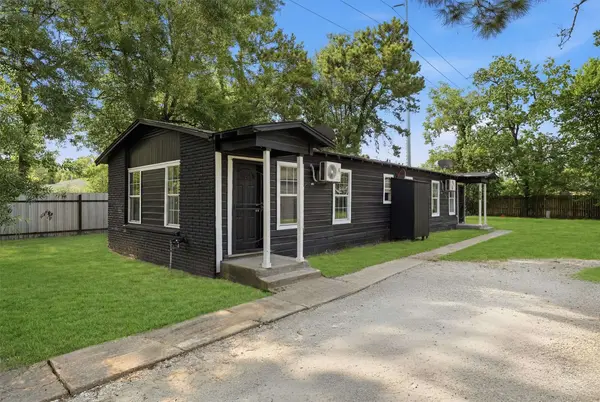 8030 -Record ST, Houston, TX 77028