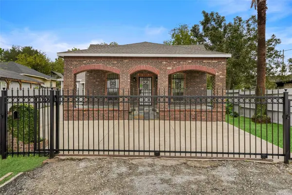 7912 Cypress ST, Houston, TX 77012