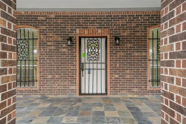 7912 Cypress ST, Houston, TX 77012