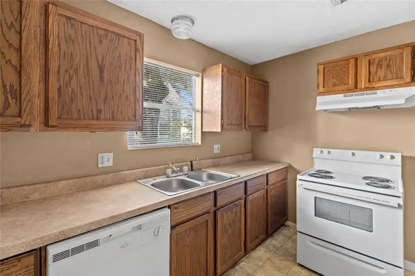 2200 Peach AVE, Bay City, TX 77414