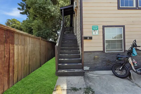605 E Hunnicutt ST, Baytown, TX 77520