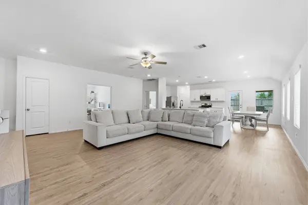 4902 Penton Meadow LN, Rosharon, TX 77583