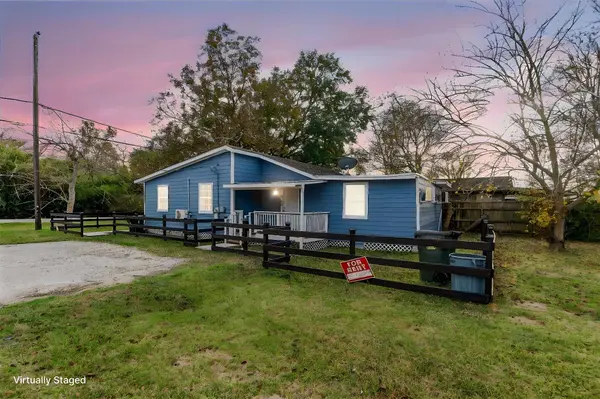 4126 Paladino ST, Bacliff, TX 77518