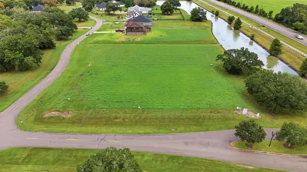 102 Lakeland CIR, Rosharon, TX 77583