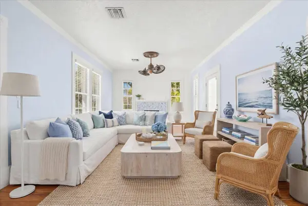 57 S TROWELL AVE, Umatilla, FL 32784