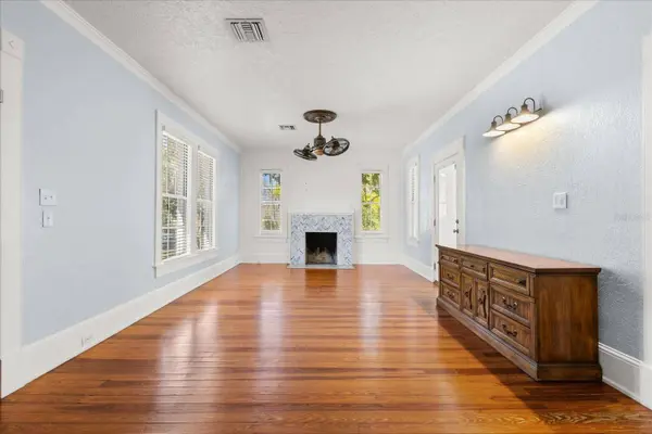 57 S TROWELL AVE, Umatilla, FL 32784