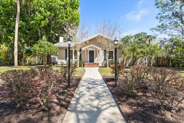 57 S TROWELL AVE, Umatilla, FL 32784