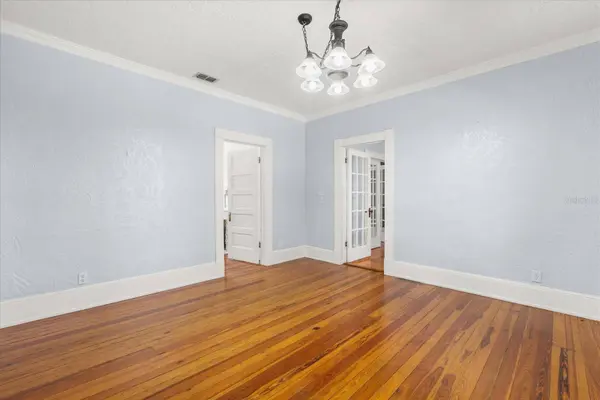 57 S TROWELL AVE, Umatilla, FL 32784