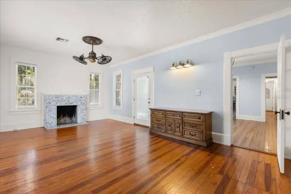 57 S TROWELL AVE, Umatilla, FL 32784