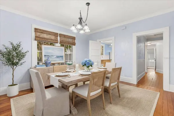 57 S TROWELL AVE, Umatilla, FL 32784