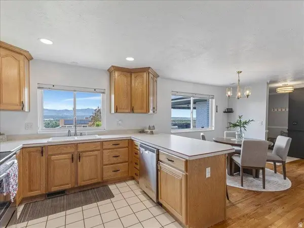 9135 S MORNINGVIEW DR E, Sandy, UT 84094