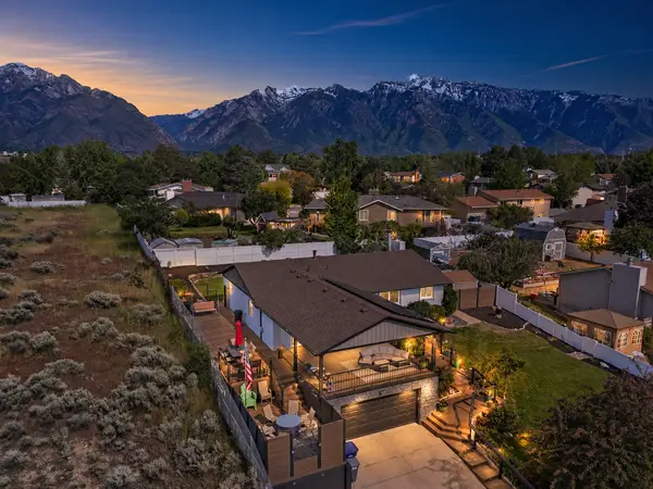 9135 S MORNINGVIEW DR E, Sandy, UT 84094