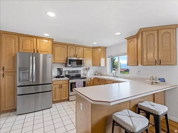 9135 S MORNINGVIEW DR E, Sandy, UT 84094