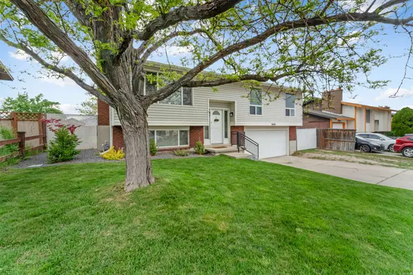 4884 S HUNTINGTON RD W, Taylorsville, UT 84129