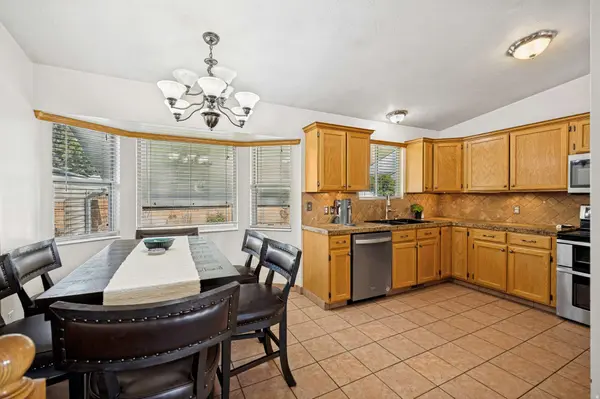 6902 S LYNARIA CT, West Jordan, UT 84081