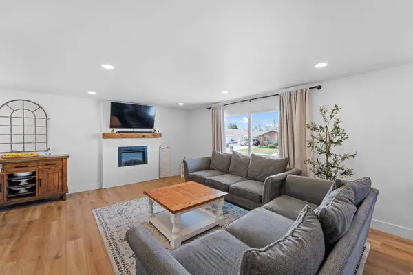 7147 S PONDEROSA DR E, Cottonwood Heights, UT 84121