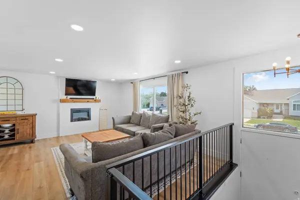 7147 S PONDEROSA DR E, Cottonwood Heights, UT 84121