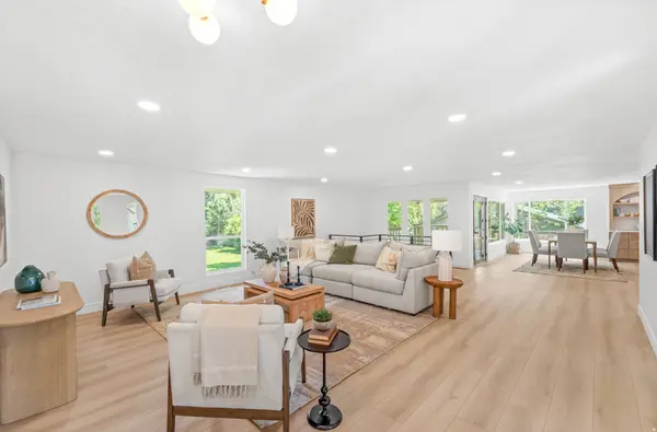2096 E LINDEN CIR S, Holladay, UT 84121