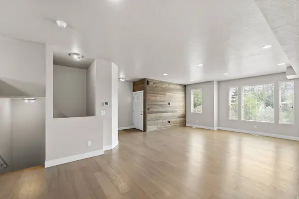 43 E BLUE RIVER DR S, Draper, UT 84020