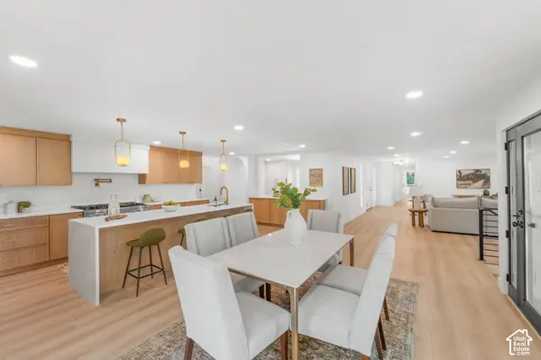 2096 E LINDEN CIR S, Holladay, UT 84121
