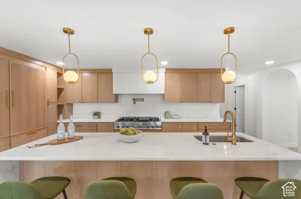 2096 E LINDEN CIR S, Holladay, UT 84121