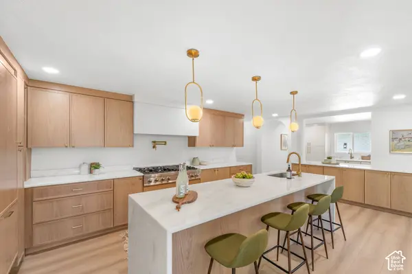 2096 E LINDEN CIR S, Holladay, UT 84121