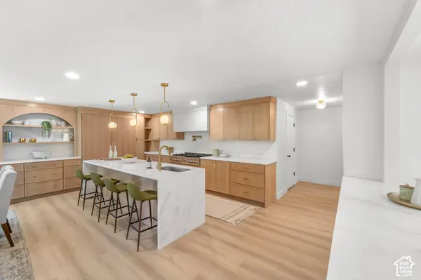 2096 E LINDEN CIR S, Holladay, UT 84121
