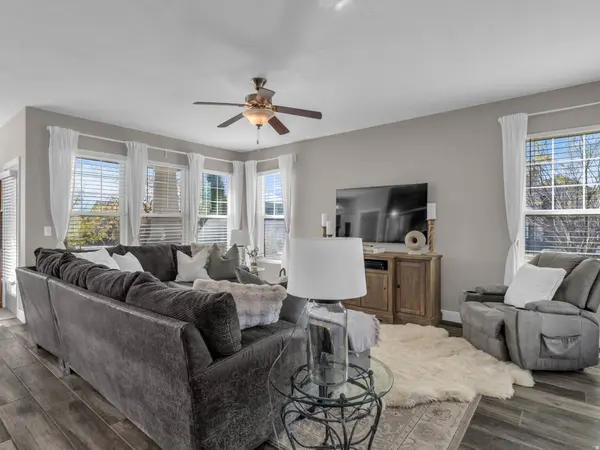 10223 S SPLIT ROCK DR, South Jordan, UT 84009