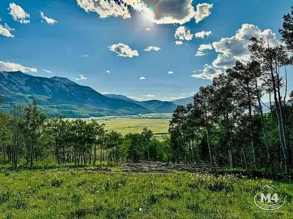 Building a Custom Home on Colorado Acreage: From Land Purchase to Move-In Quick Answer
