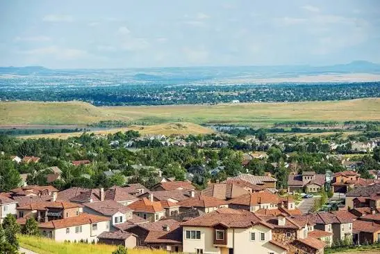 What Makes a Colorado Property Feel Rural Without Being Too Far From Denver? Quick Answer