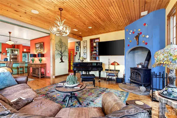 491 S Valley View DR, Mars Hill, NC 28754
