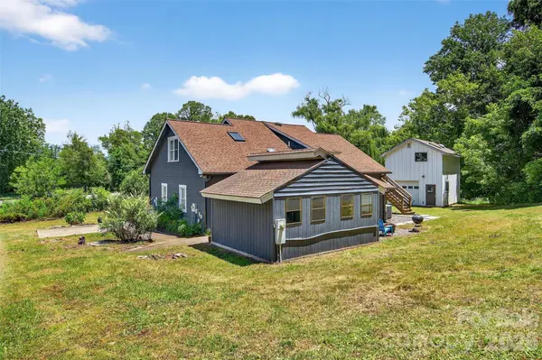 626 Old Lytle Cove RD, Swannanoa, NC 28778
