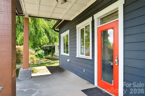 626 Old Lytle Cove RD, Swannanoa, NC 28778