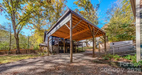 597 Tomahawk AVE, Black Mountain, NC 28711