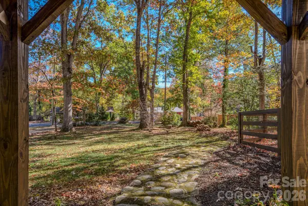 597 Tomahawk AVE, Black Mountain, NC 28711