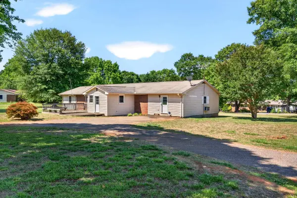 111 Highland Acres DR, Boiling Springs, SC 29316