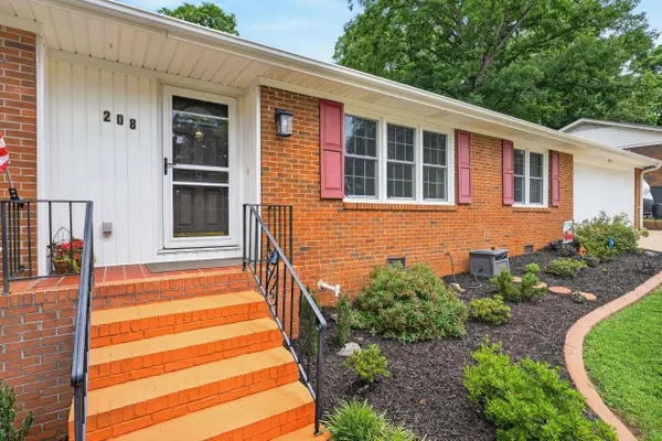 208 Holly RD, Taylors, SC 29687
