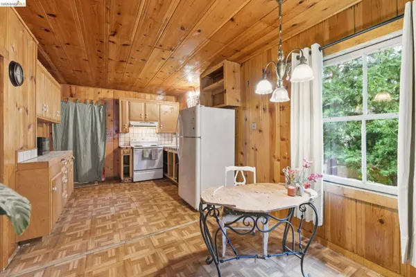 24249 Sugar Pine Rd, Mi Wuk Village, CA 95346