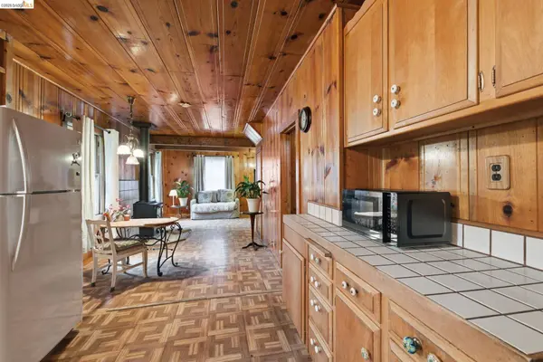 24249 Sugar Pine Rd, Mi Wuk Village, CA 95346