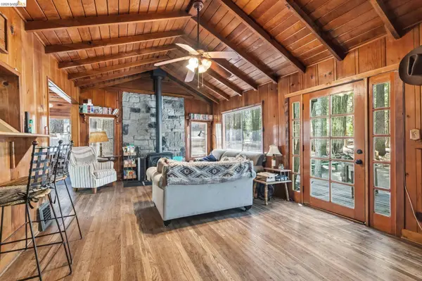 115 Meadowview Ave, Pinecrest, CA 95364