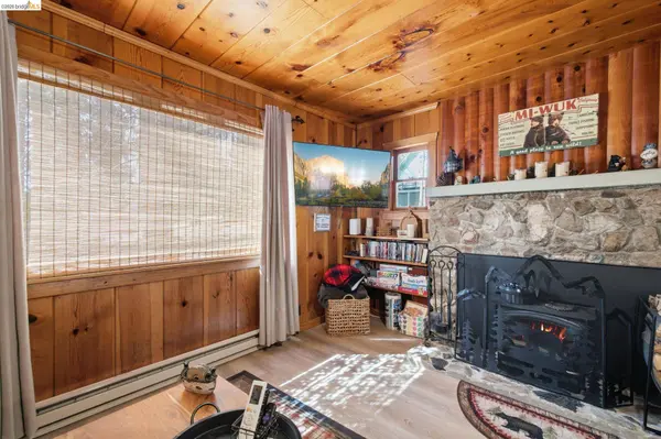 24381 Sierra Park Rd, Mi Wuk Village, CA 95346