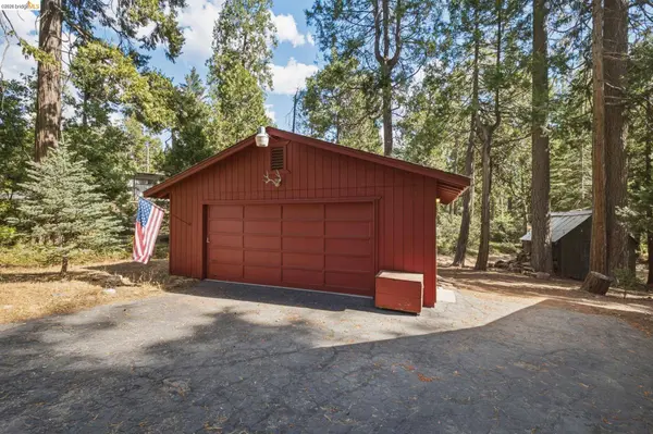 24381 Sierra Park Rd, Mi Wuk Village, CA 95346