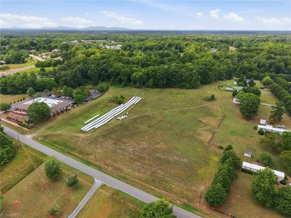 8046 Fogleman RD, Oak Ridge, NC 27310