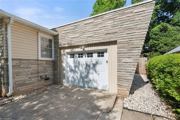 2304 Fairfield AVE, Greensboro, NC 27408