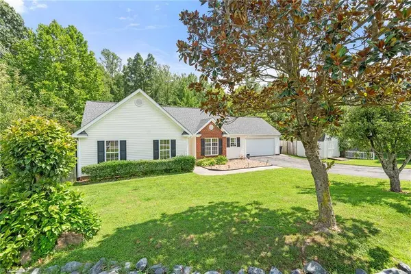 6941 Rangecrest RD, Belews Creek, NC 27009