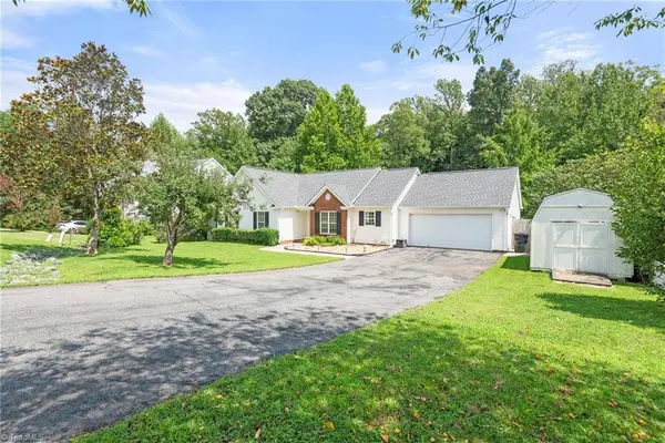 6941 Rangecrest RD, Belews Creek, NC 27009