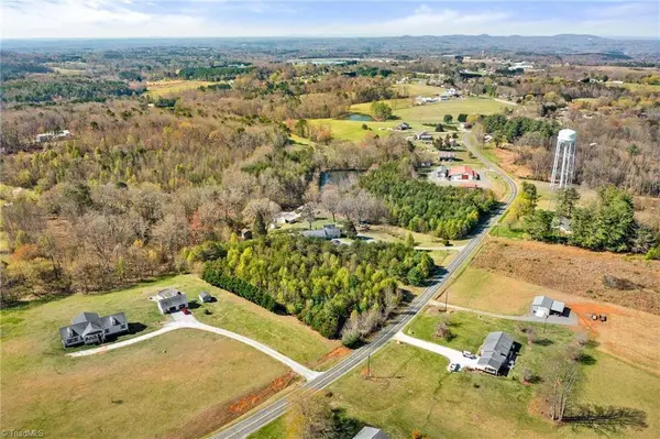 000 Holly Springs RD, Mount Airy, NC 27030