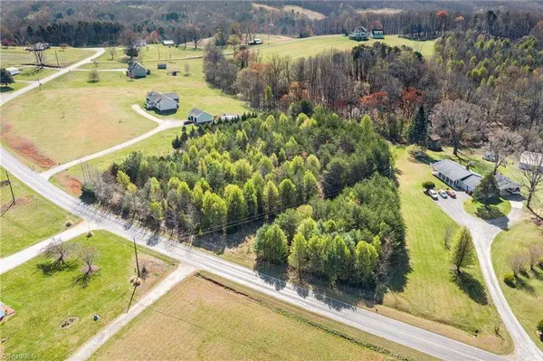 000 Holly Springs RD, Mount Airy, NC 27030