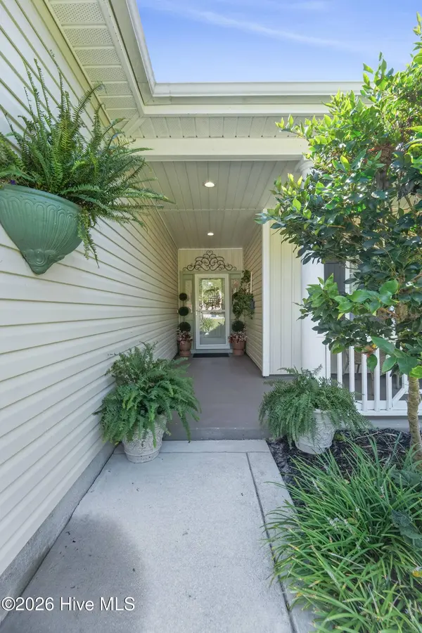 1407 Chadwick Shores DR, Sneads Ferry, NC 28460